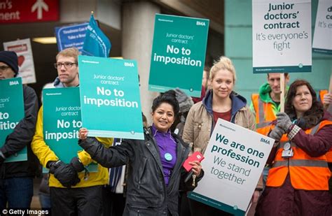 Nhs Junior Doctors Walk Out In First 48 Hour Strike Daily Mail Online