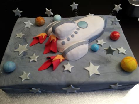 Spaceship In Space Cake