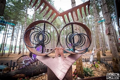15 Amazing Photos Of The Art At Electric Forest 2017