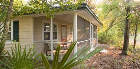 There are 26 fully equipped cottages and 51 rv sites with full hookups. DOD Lodging