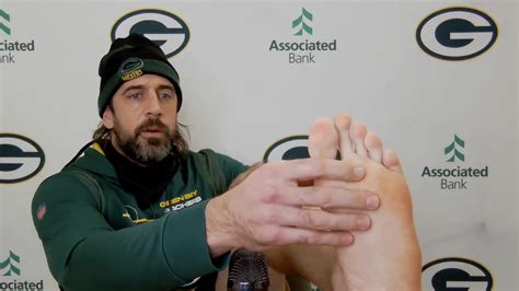 Social Media Reacts To Packers Aaron Rodgers Explaining Toe Injury