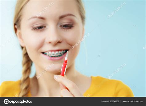 Woman With Teeth Braces Using Interdental Brush — Stock Photo