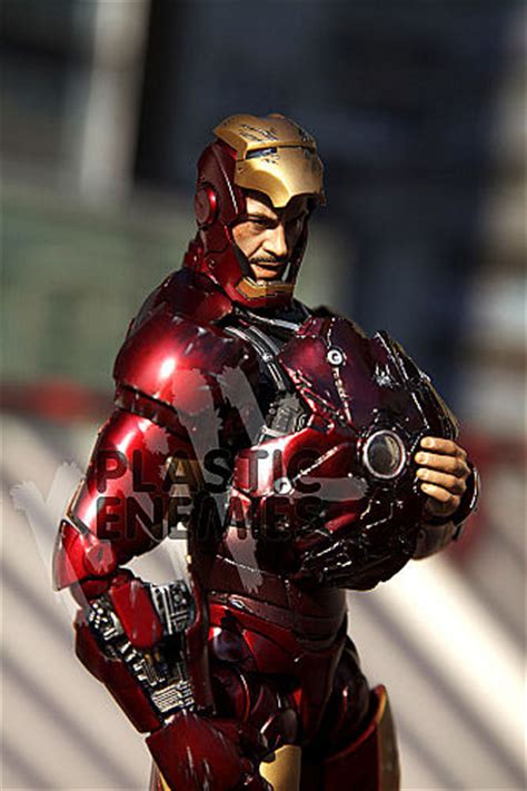 Iron man 3 is pure iron man fun in the style we've become accustomed to. More Pics of Hot Toys Marvel Movie Masterpiece Battle ...