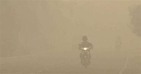 Jerebu di malaysia barat datang dari sumatera, di malaysia timur pulak datang dari kalimantan… kat malaysia timur pulak, tujuh dari 33 stesen pemantauan menunjukkan kualiti udara buruk, yang paling teruk adalah di kuching dengan bacaan ipu sangat tak sihat pada tahap 205. Gambar Jerebu DAHSYAT Di Indonesia. Kami Harap Malaysia ...