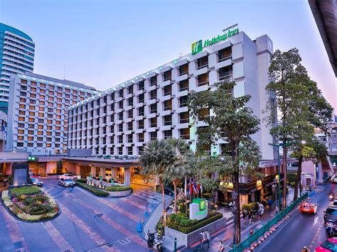 A central location makes the holiday inn bangkok the perfect choice when visiting the thai capital. Holiday Inn Bangkok Hotel by IHG
