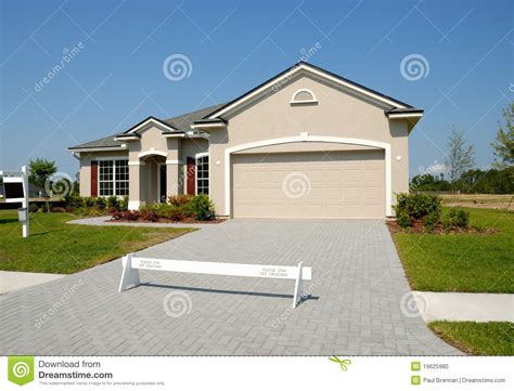 New Home Garage Stock Photo Image Of House Exterior 19625980