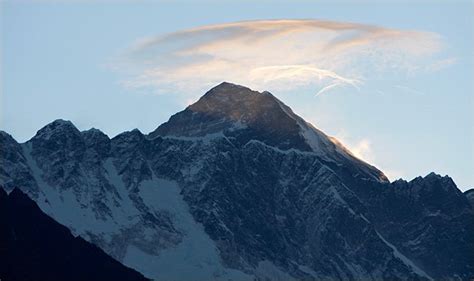 Mountain Everest Death Toll Rises To Four After Chinese Climbers Body