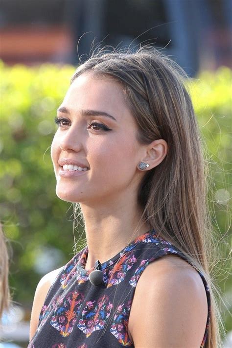 Jessica Alba Photos Photos Scenes From The Extra Set Flawless