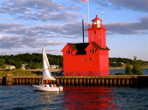 This Lighthouse Road Trip In Michigan Features 10 Stunning Lighthouses