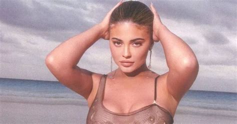 Kylie Jenners Bikini Body Gets A Sunscreen Shower And A Fat Load Of