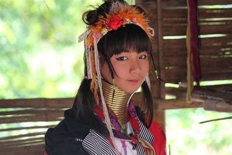 カヤン族（タイ北西・ミャンマー東部） 女性俳優 女の子 民族衣装