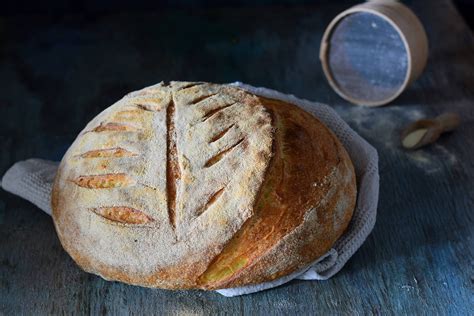 Come fare il pane fatto in casa con la semola di grano duro e il lievito madre. Pane di semola fatto in casa a impasto diretto ...