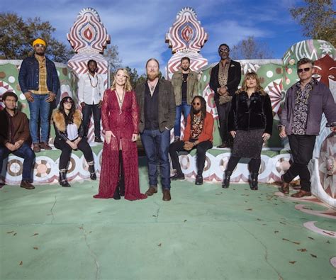 Album Review The Tedeschi Trucks Bands I Am The Moon Part Four Farewell The Arts Fuse