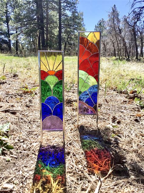 Two Rainbow Stained Glass Garden Stakes By Tristansartworks On Etsy L Art Du Vitrail Dessins