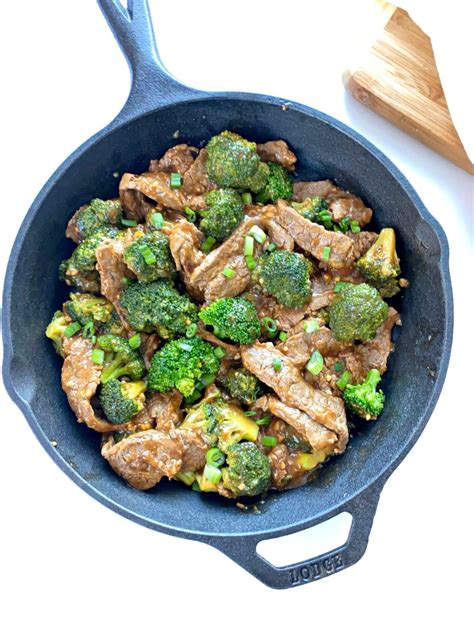 Keto and low carb ground beef, turkey sausage, and broccoli alfredo casserole casseroles are a great way to prep some food for the whole week. Keto Beef and Broccoli - Easy 20 Minute Low Carb Recipe