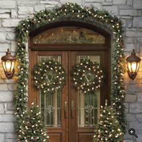 10 Christmas Lights Around Front Door