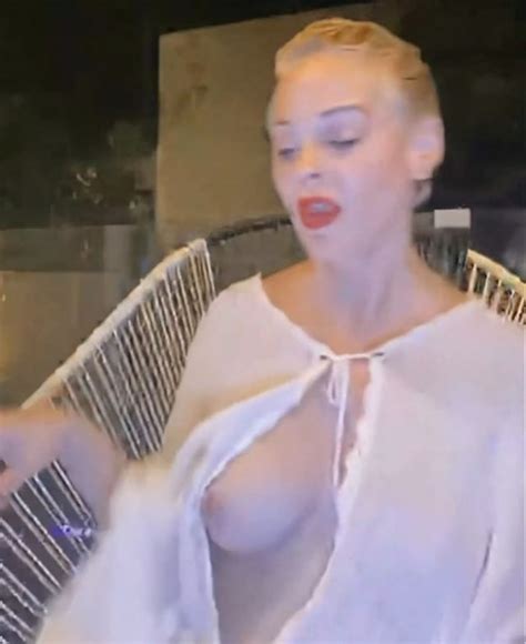 Rose Mcgowan Nude During Live Broadcast 3 Videos 14 Pics The Fappening