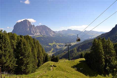 Val Gardenasassolungomountaintrekkingsouth Tyrol Free Image From