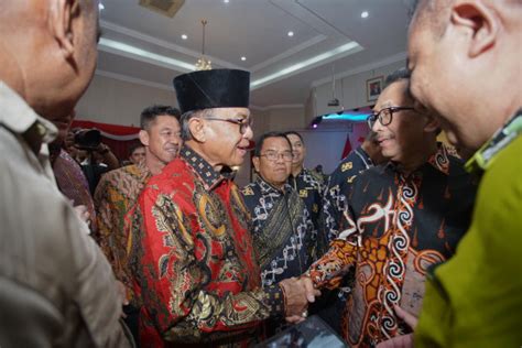 Ptn Rektor Universitas Jember Resmikan Gedung Kewirausahaan