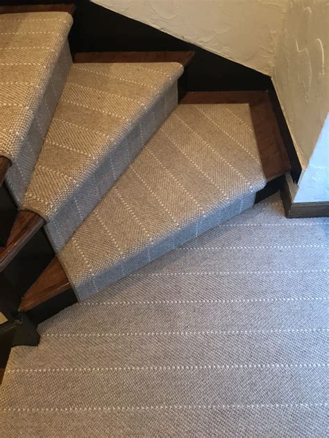A Carpeted Stair Case Is Shown In This Image