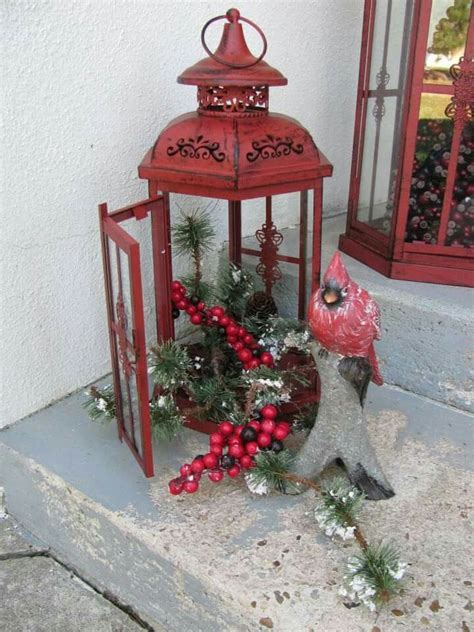 Cardinal With Lantern Christmas Lantern Ideas Christmas Lanterns