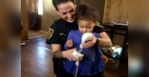 2 Year Old Calls Cops When She Cant Put Her Pants On Inspiremore