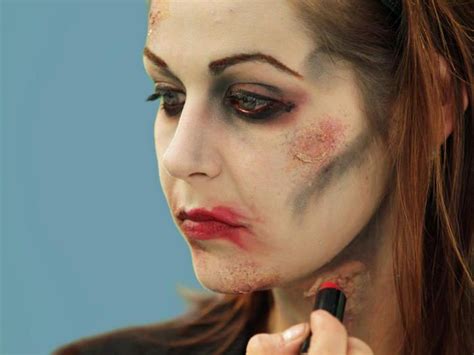 Tuto Comment Se Maquiller En Zombie Pour Halloween - 1001+ idées | Maquillage zombie – Une vraie tête de mort(-vivant