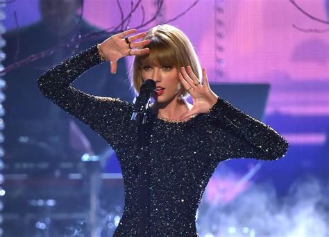 Taylor Swift Knocked Her 2016 Grammy Awards Performance Out Of The