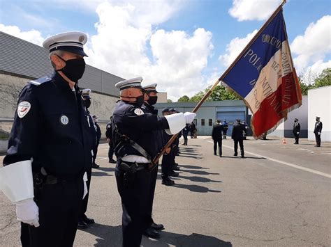 Les Policiers De Caen Rendent Hommage à Eric Masson Leur Collègue Tué à Avignon Liberté Caen