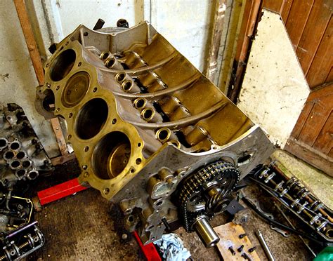 Filestripped Rover V8 Engine