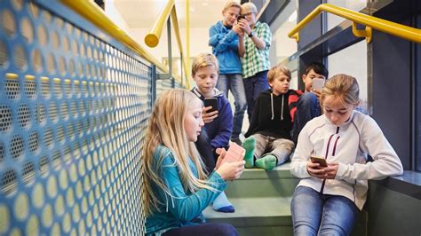 Smartphones Soll Man Handys In Der Schule Verbieten Zeit Online