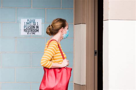 9 Tips For Using A Public Restroom During Coronavirus The Healthy
