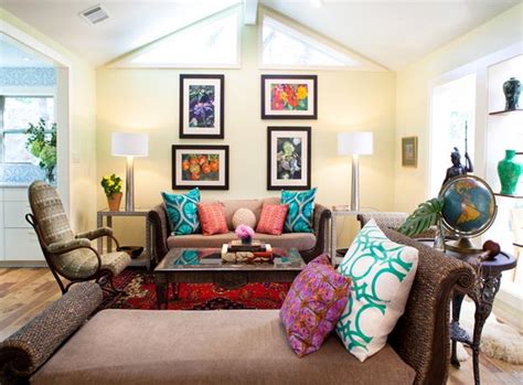 Couches and chairs organized around a central table, all oriented toward a tv. 15 Fabulous Natural Living Room Designs | Home Design Lover