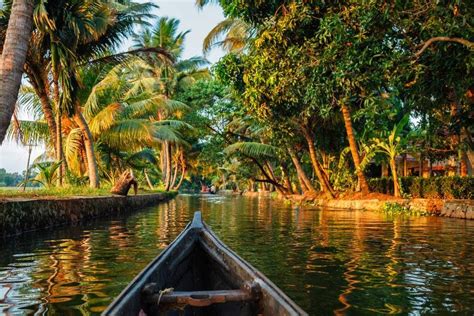 Kerala's famous backwaters are dotted with small villages full of vibrant local people and customs. Kerala to chase more Gulf visitors with new tourism campaign - ArabianBusiness.com