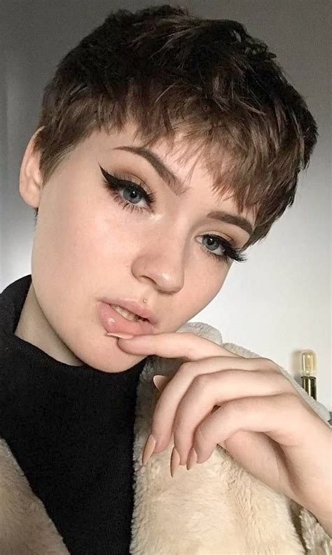 Suitable for any face type, pixie haircuts are also a great haircut for round faces. Pin on Short Pixie Cuts