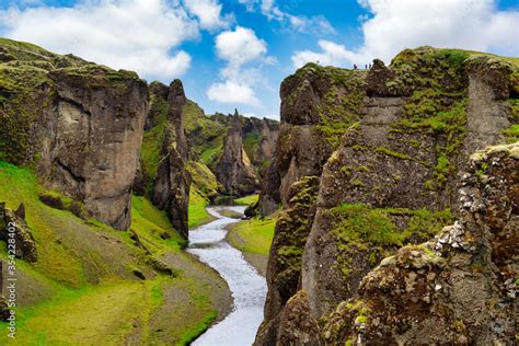 Foto De Amazing View At Fjadrargljufur Canyon Is A Deep Canyon In The