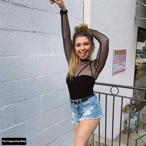 Sammi Hanratty Sexy Topless Photos Onlyfans Leaked Nudes
