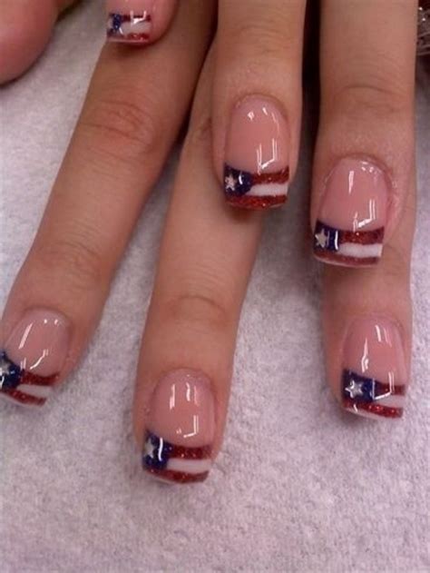25 Dazzling Manicures Youll Absolutely Adore American Flag Nails