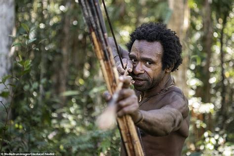 Rare Look At Indonesian Korowai People Who Were Undiscovered Until 1974