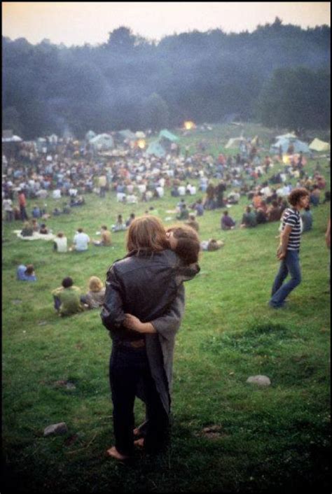 Woodstock 1969 70s Couple Hippie Couple Woodstock Peanuts
