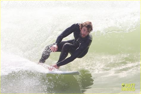 photo liam hemsworths wetsuit shows off his totally ripped bod 01 photo 3869632 just jared