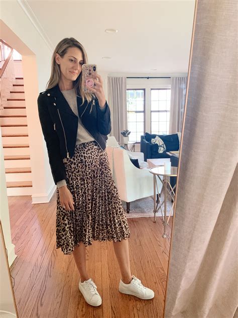 How To Style A Leopard Skirt With Sneakers Leopard Print Skirt Outfit