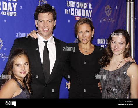 Harry Connick Jr Jill Goodacre Et Leurs Filles Apr S La Soir E D