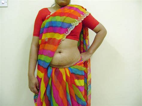Aunty In Saree Exposing Navel And Boobs Pics Xhamster