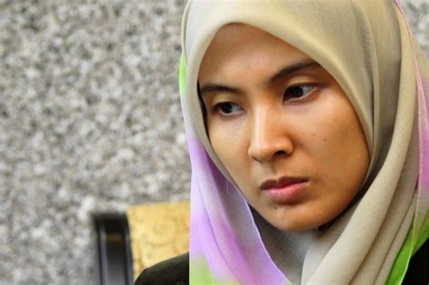 Azrul berkata, tudung yang dipakai oleh nurul izzah itu ada kalanya tersingkap dan menampakkan dadanya. POLITIK HARIAN: Isu Lahad Datu: Nurul Izzah Dinasihat ...