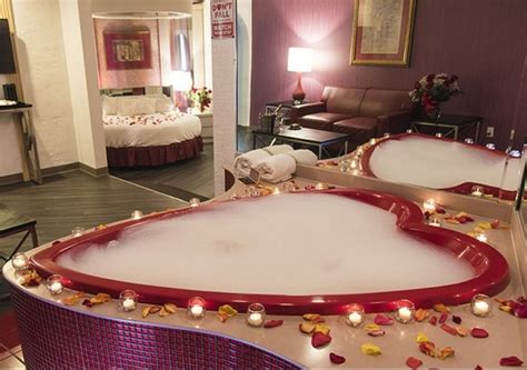 15 Poconos Hotels With Hot Tub In Room Or Jacuzzi Suites