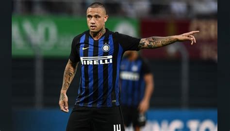 Son dakika radja nainggolan haberlerini buradan takip edebilirsiniz. Nainggolan's Official Inter Signed Shirt, 2018/19 Season ...