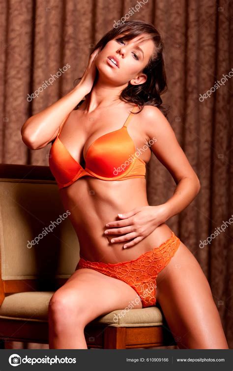 sexy junge frau dessous stockfotografie lizenzfreie fotos © maxfx 610909166 depositphotos