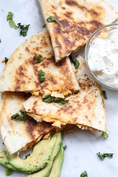Everybody understands the stuggle of getting dinner on the table after a long day. Chicken Quesadilla Recipe (VIDEO) - Valentina's Corner