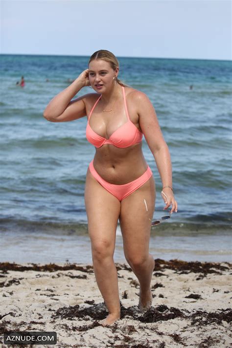 Iskra Lawrence Sexy Figure In Skimpy Pink Bikini While Enjoying The